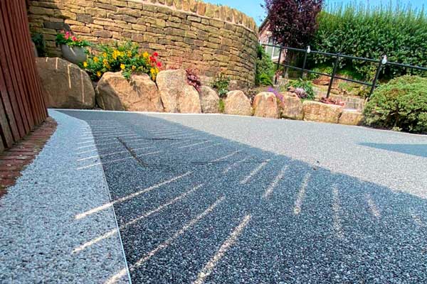 Ataşehir Taş Halı Zemin Kaplama: Teras ve Havuz Kenarları İçin Lüks Çözümler